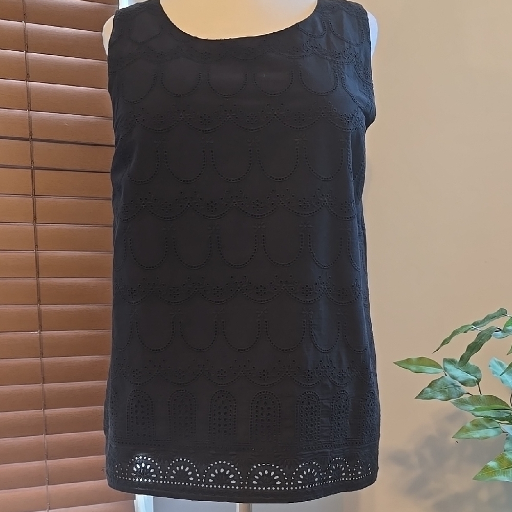 Ann Taylor Black Sleeveless All Cotton Top w/eyelet pattern. Sz M